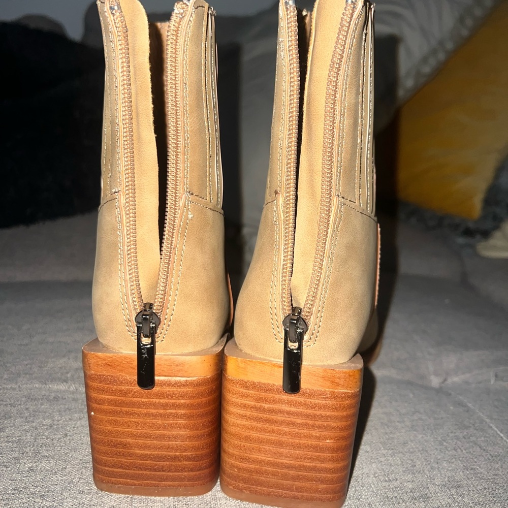 BROWN BOOTS